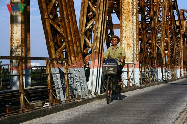 Un après-midi romantique sur le pont Long Bien - ảnh 6